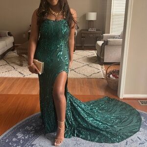 A & N LUXE LABEL GREEN SEQUIN EVENING/PROM GOWN SIZE LARGE